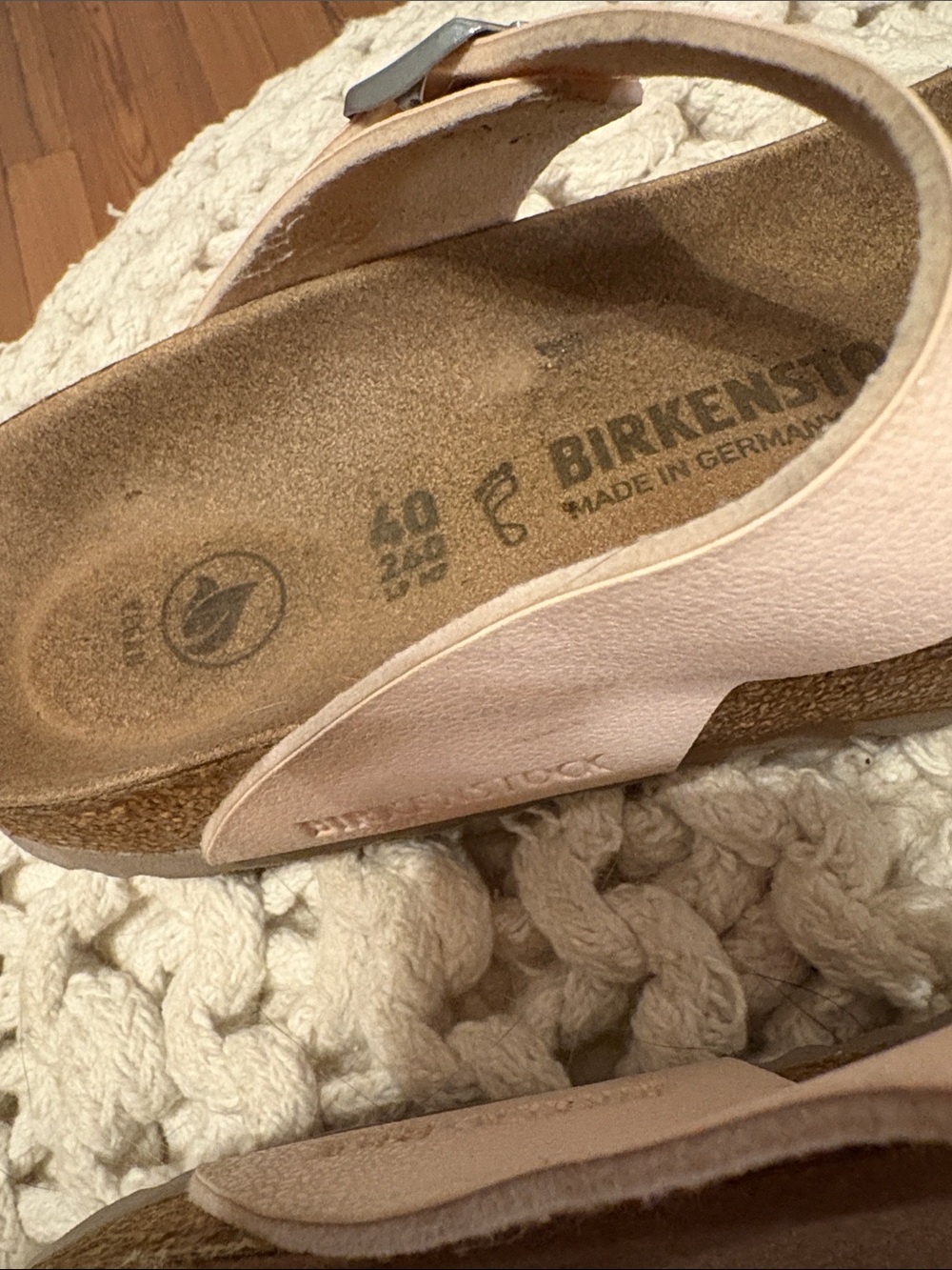 Birkenstock Women's Vegan Leather Sandals size 40/9 - Picture 8 of 9